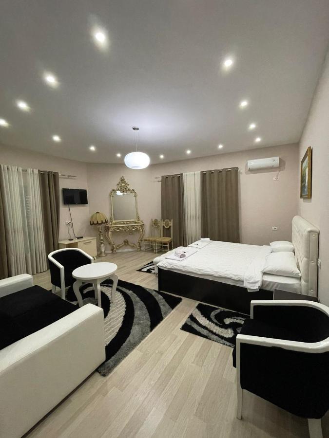 Hotel Holiday Koplik Zewnętrze zdjęcie