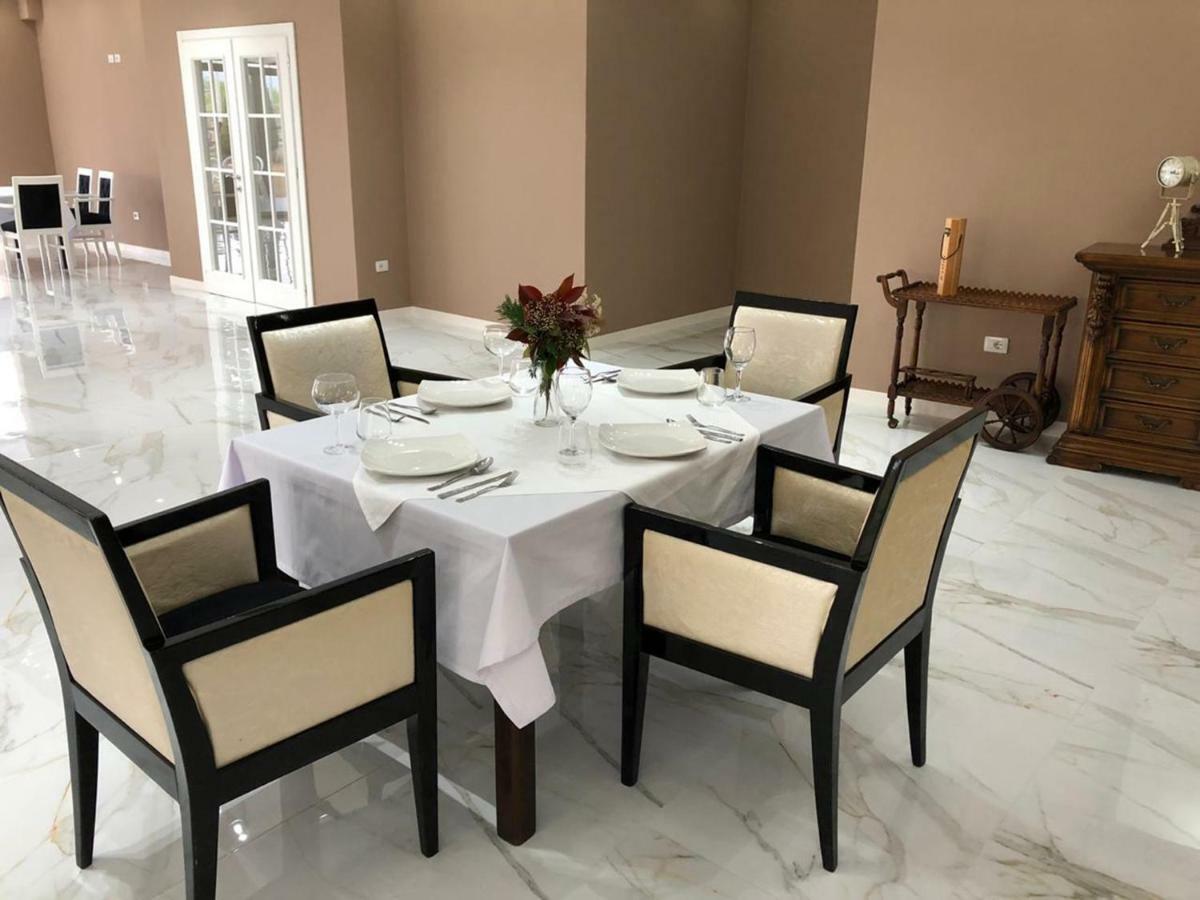 Hotel Holiday Koplik Zewnętrze zdjęcie